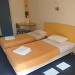 Hotel & 3*