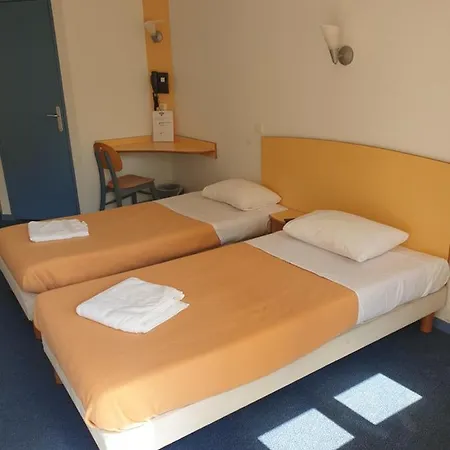 Hotel & 3*