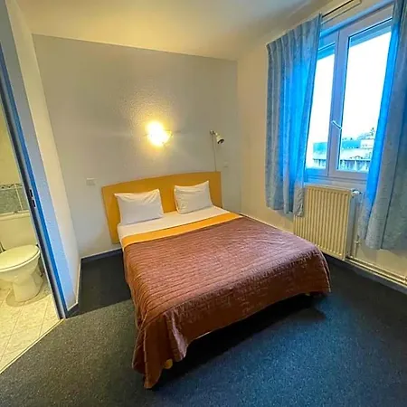 Hotel &